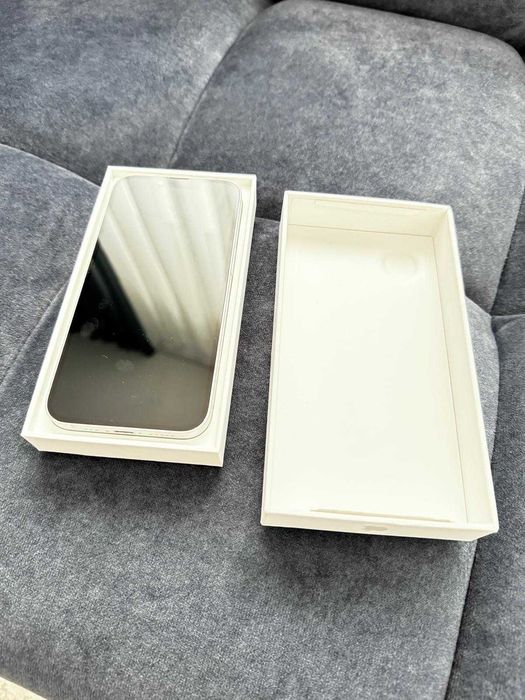 iPhone 16e - 128 GB White NOU (100% baterie,zero cicluri de incarcare)