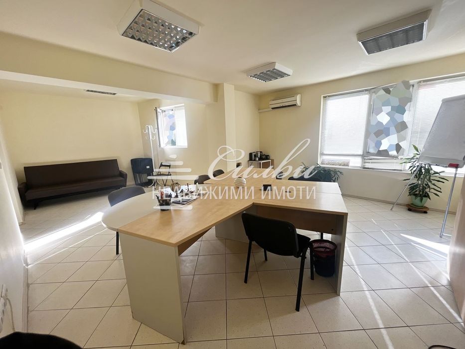 Офис за продажба - кв. Център!