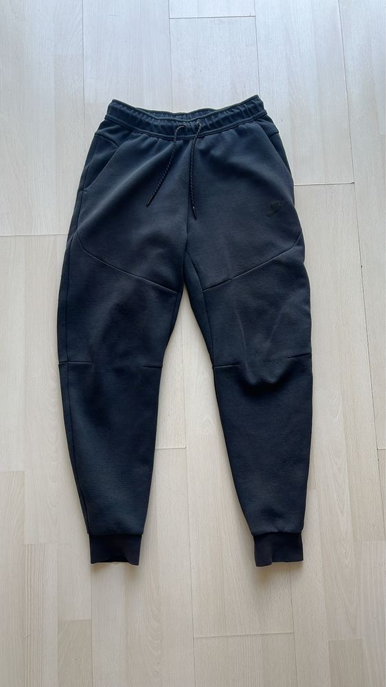 Nike Tech Fleece Black Sweatpants