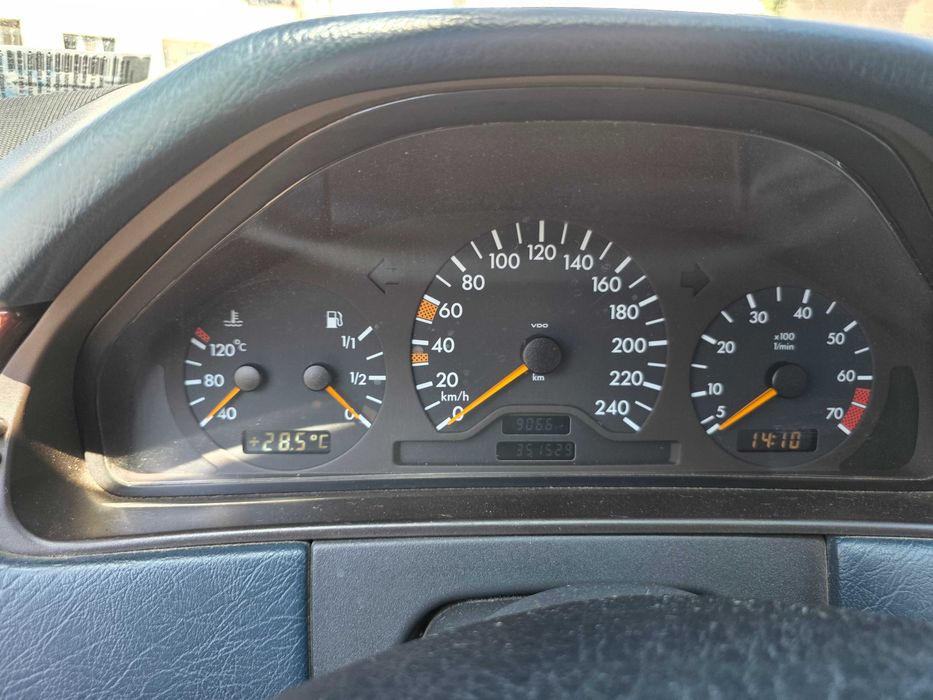 Mercedes Benz E200