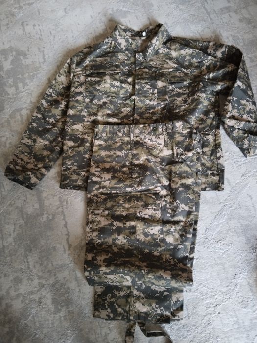 Продаю форму военные 54размер