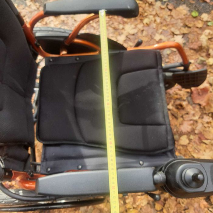 Cărucior electric pentru persoane cu dezabilităţi.