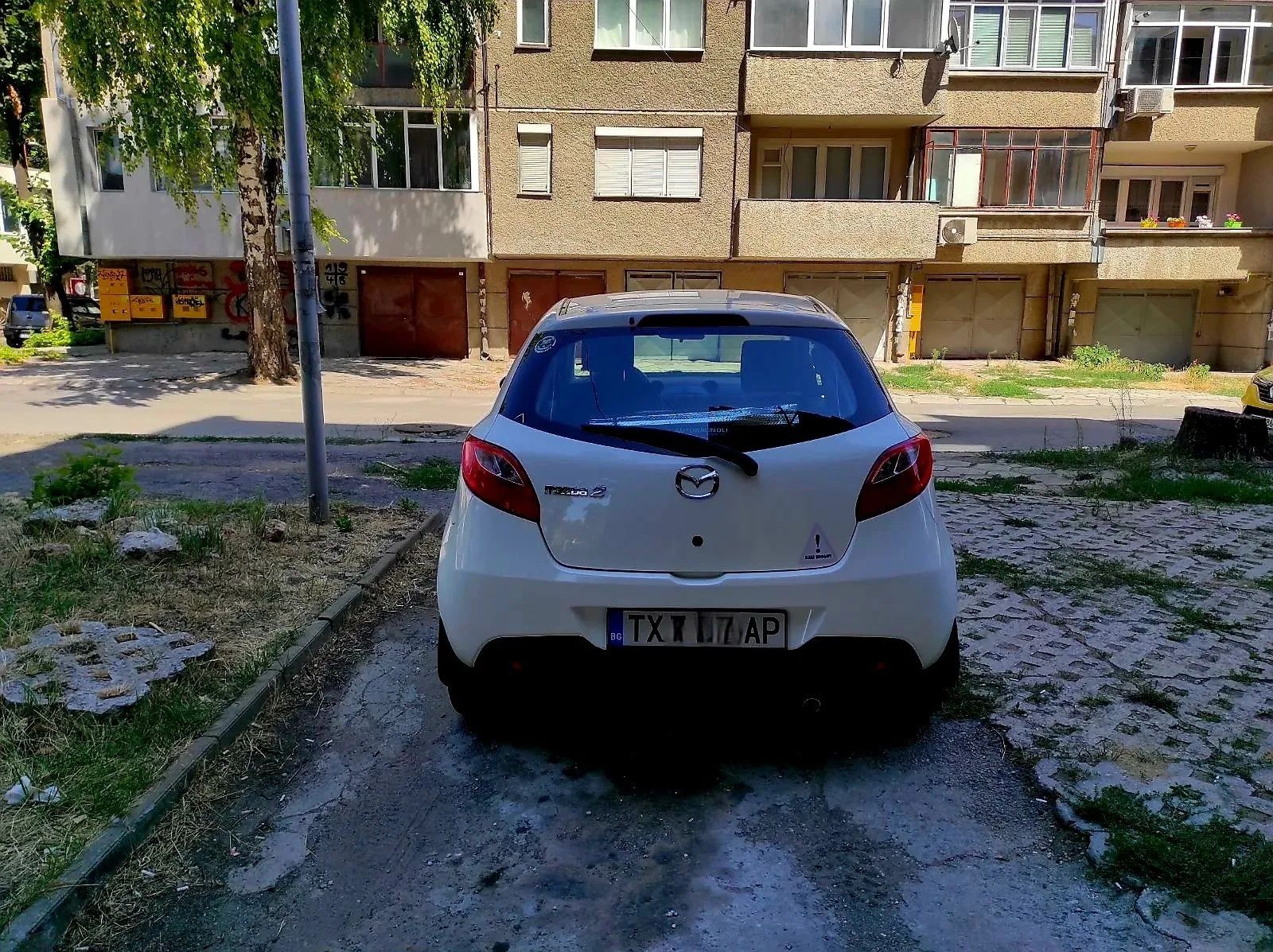 Продавам автомобил Мазда