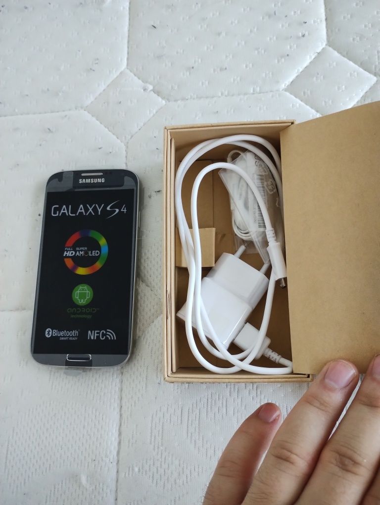 Vând Samsung Galaxy s4 de colecție