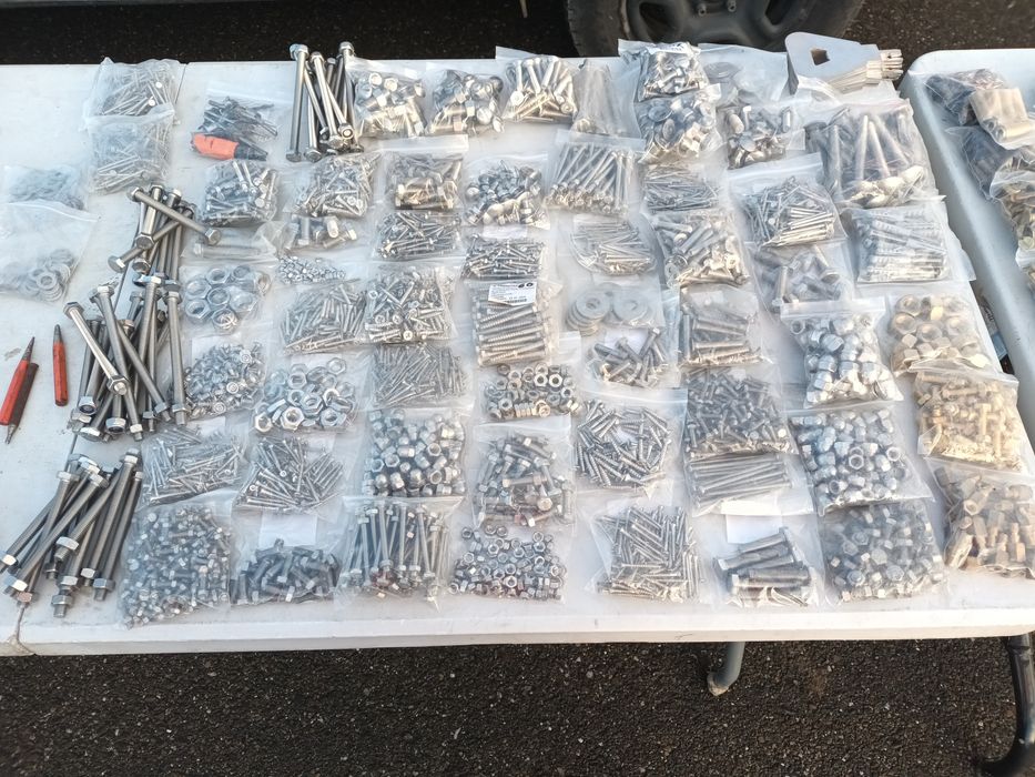 Diverse șuruburi inox alamă zincate auto papuci cupru