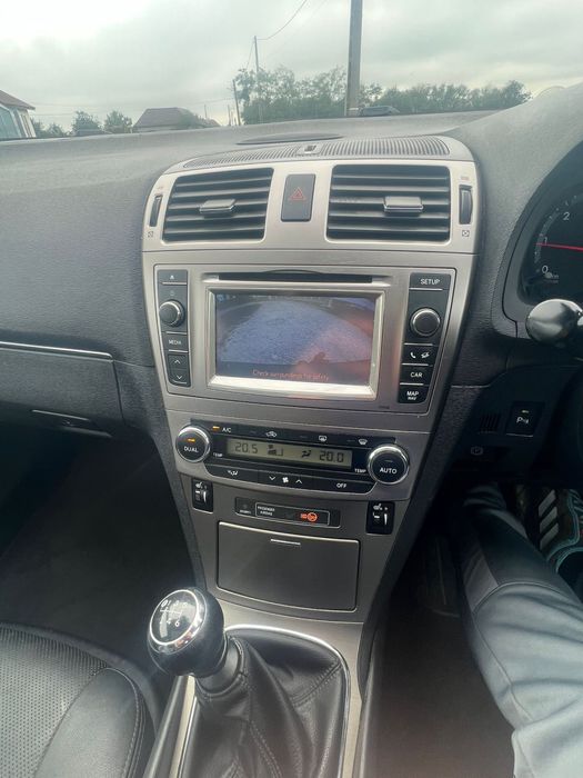 Toyota Avensis  2.0d. Faruri bi-xenon