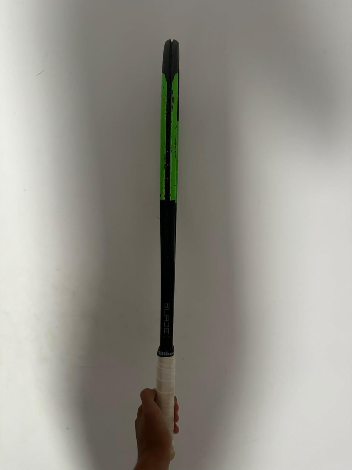 Тенис ракета Wilson blade 18x16 подходяща за начинаещи и напреднали