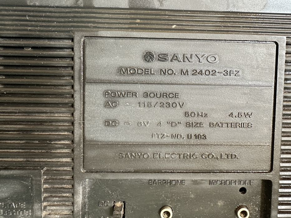 Casetofon*radio casetofon*caseta*Am/Fm Sanyo 2402