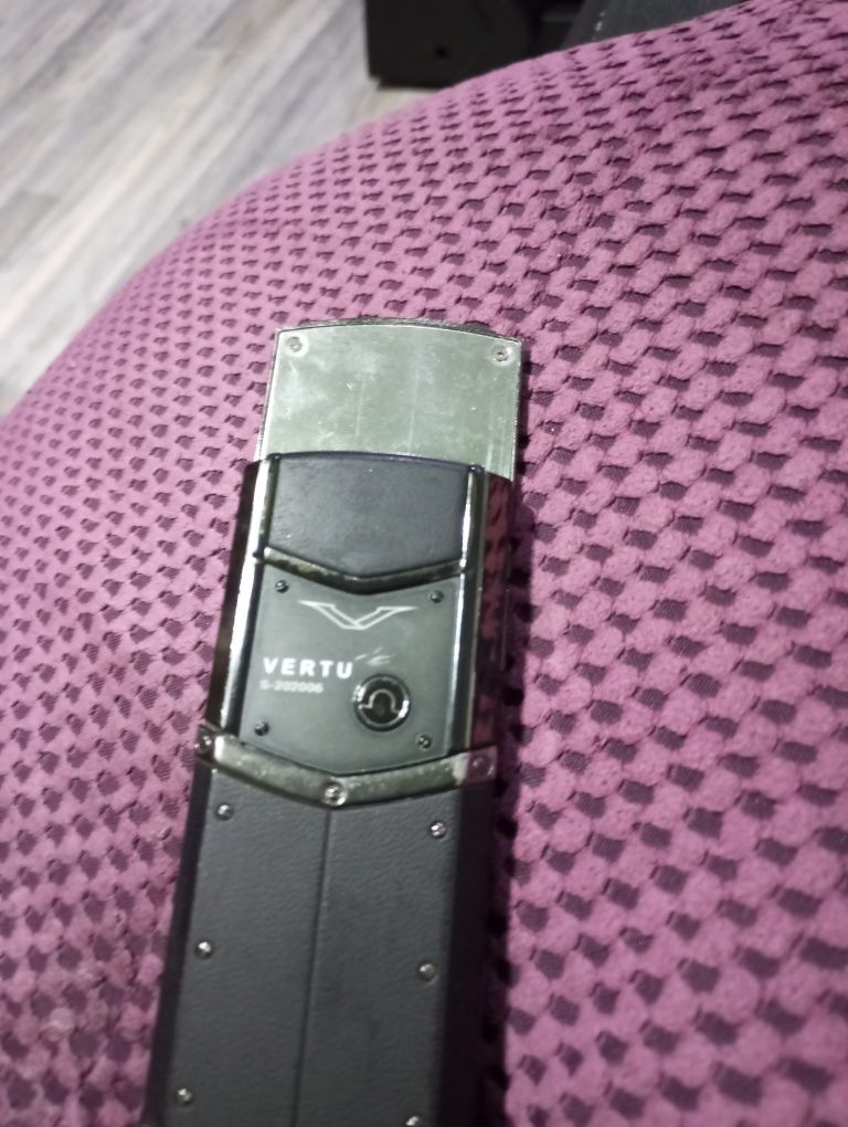 VERTU Signature Slide