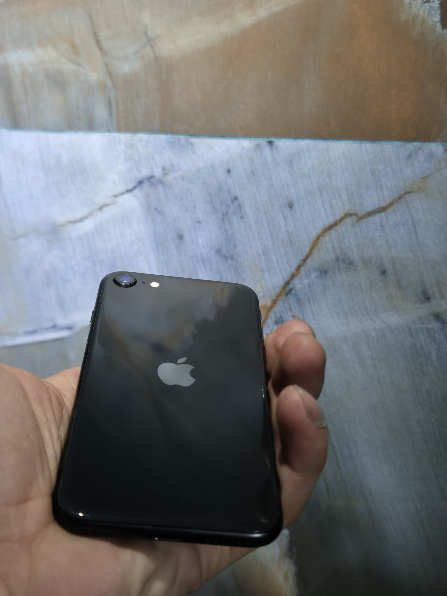 Iphone SE LLA 86YOM