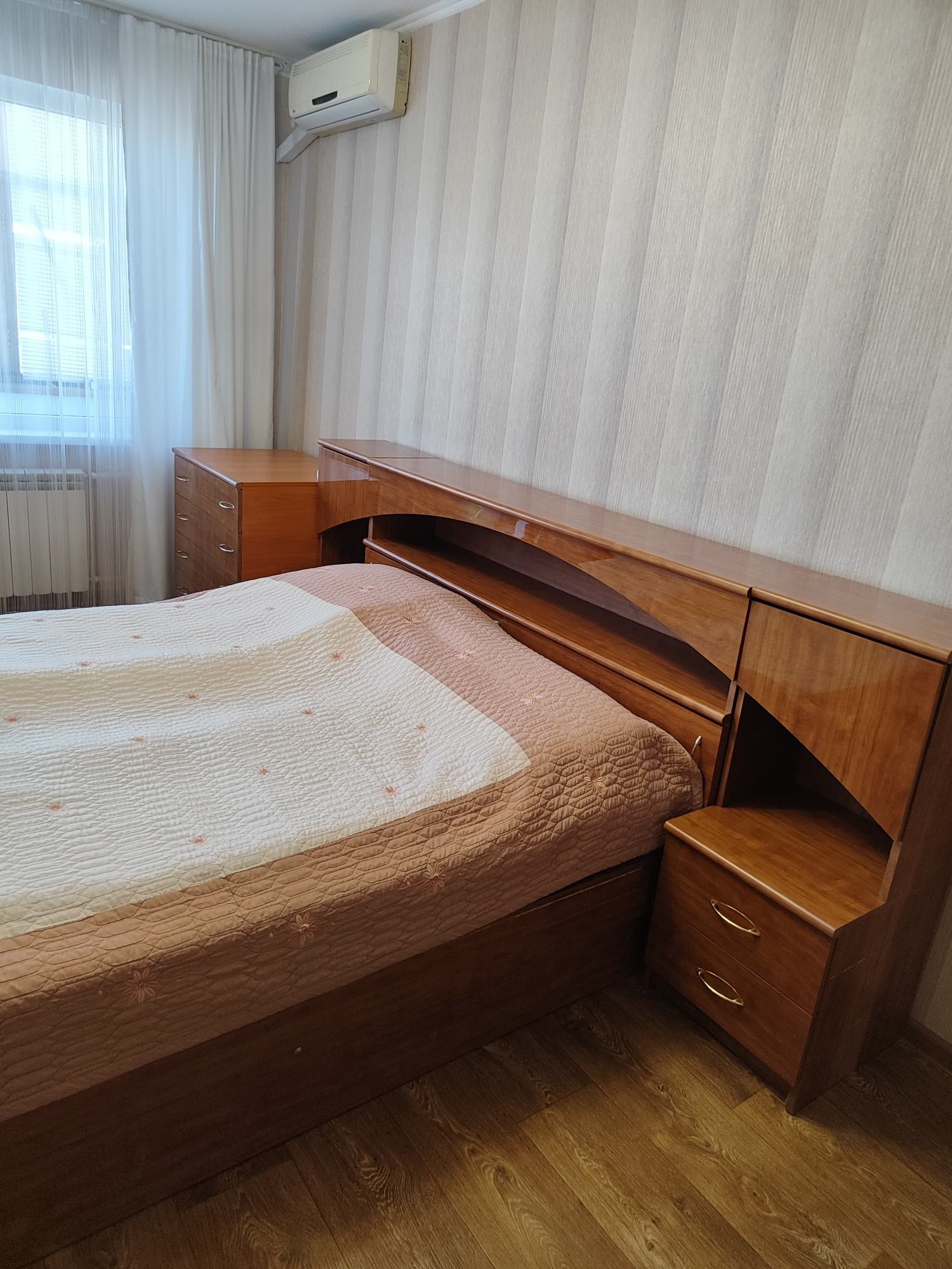 Продаем кровать без матраса-только корпус с ортопедическим основанием
