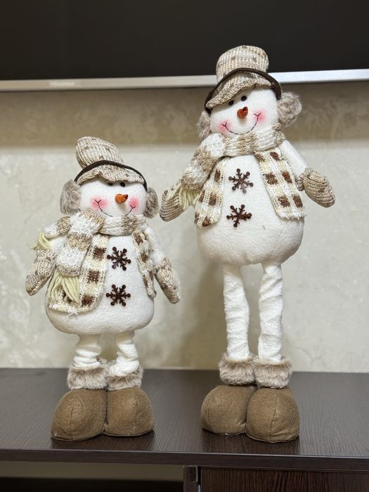 Снеговики под елку, новый год - украшение новогоднее