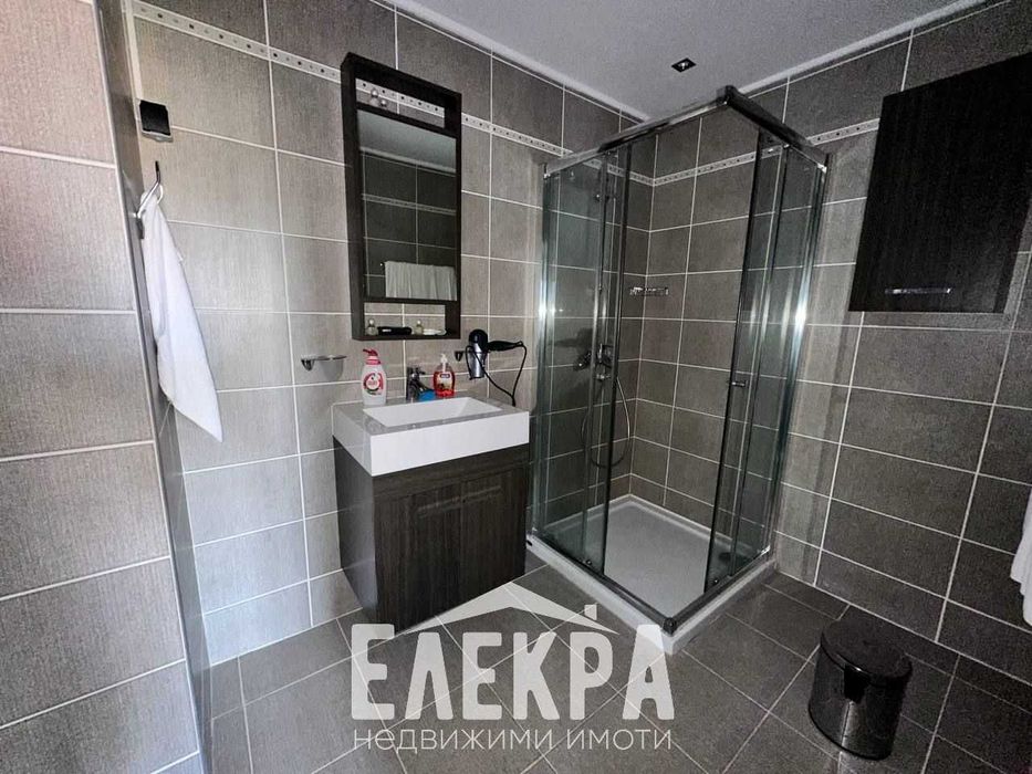 Продава се Тристаен апартамент в Бяла - 107 кв.м за 841 €/кв.м - Снимка #2