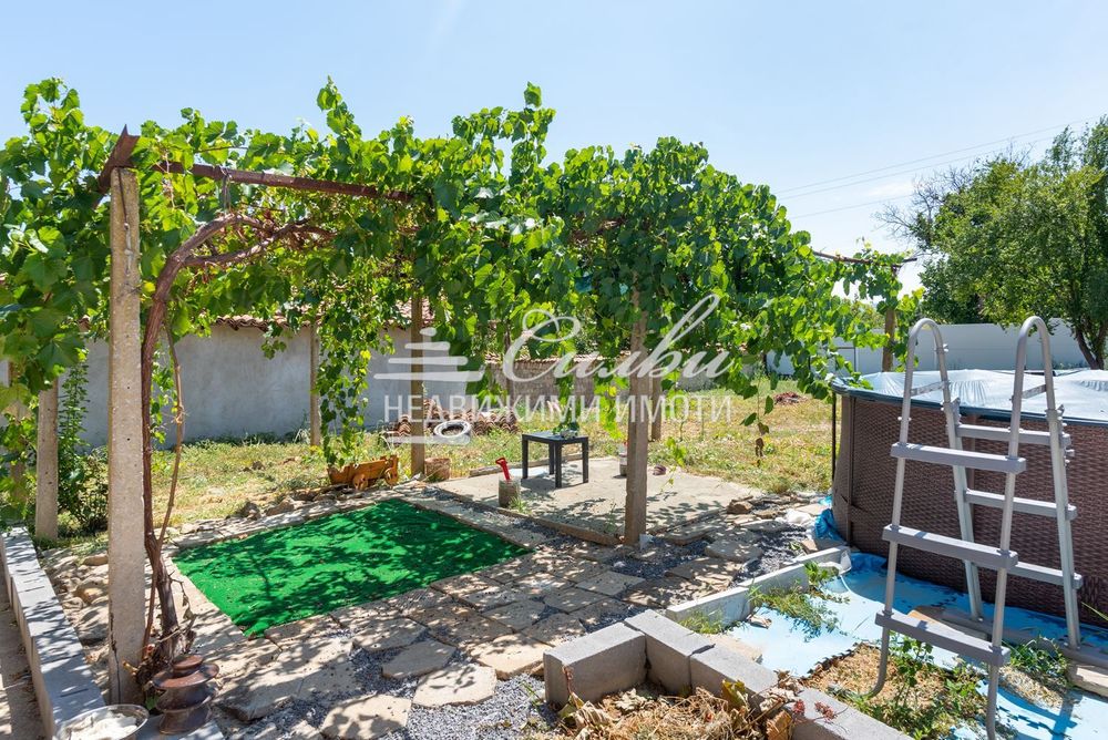 Самостоятелна къща - с.Ивански