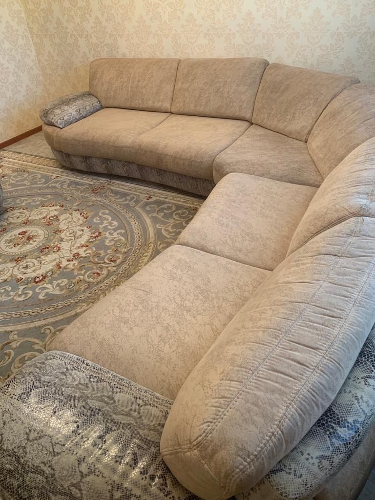 Продам диван угловой б/у