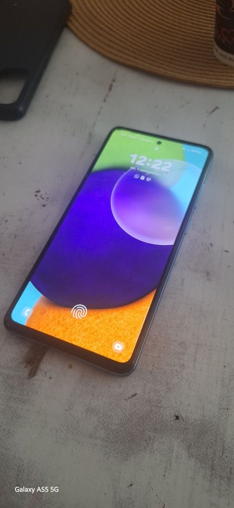 Продавам Samsung a52- запазен