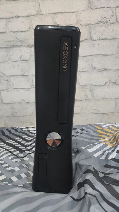 Продам Xbox 360.