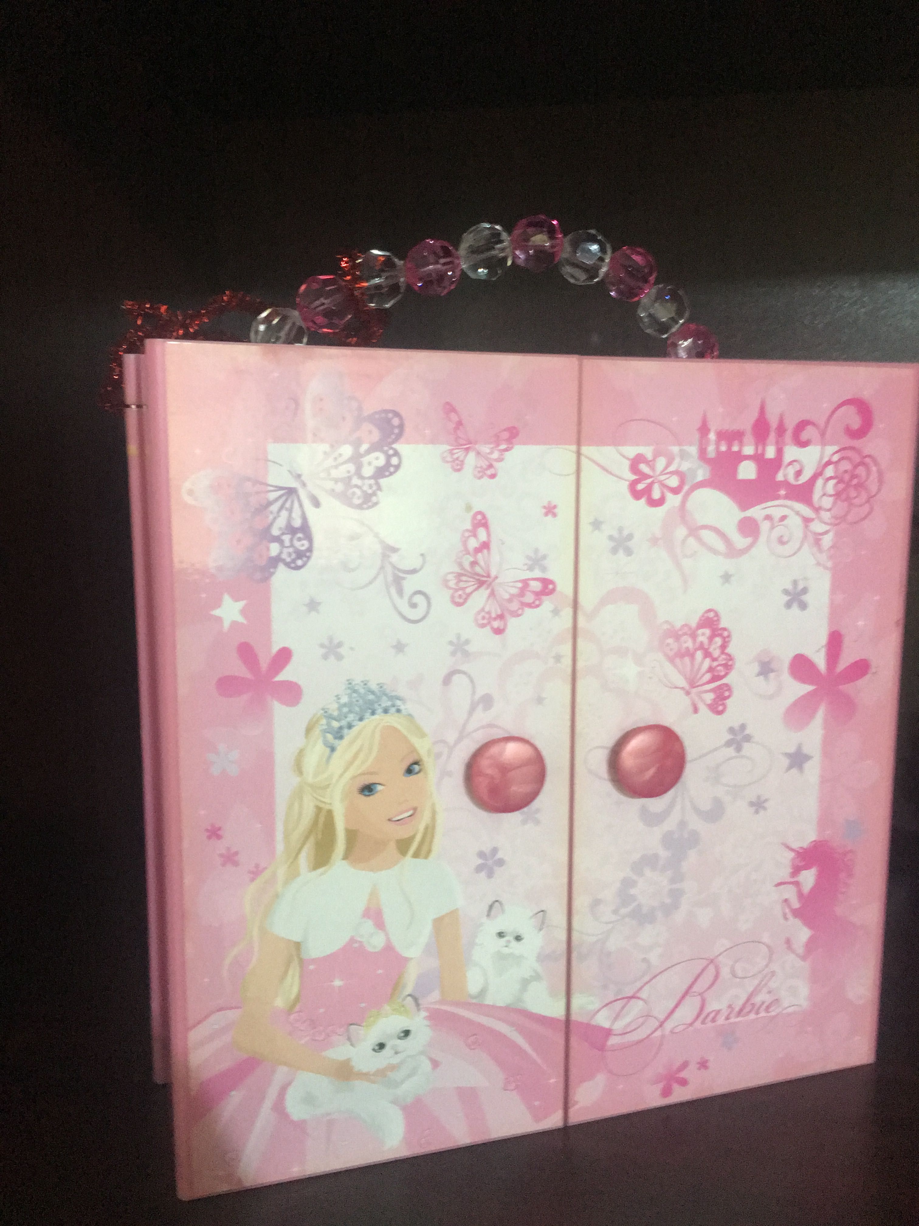 Barbie, играчка-гардероб. Размер 20х21 см.