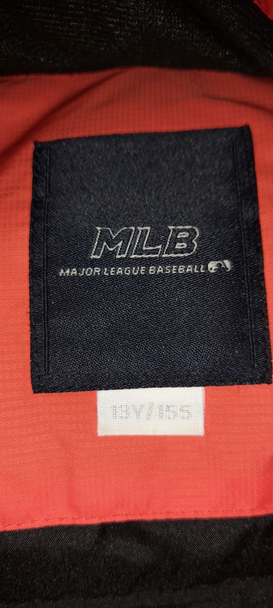 Продаётся новая подростковая куртка бренда  MLB.