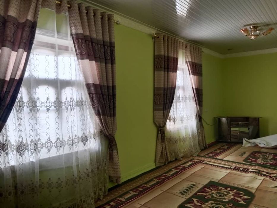 Уй сотилади 8 хонали ва 6 сотик