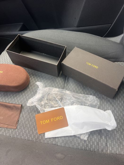 Продавам слнчеви очила том форд