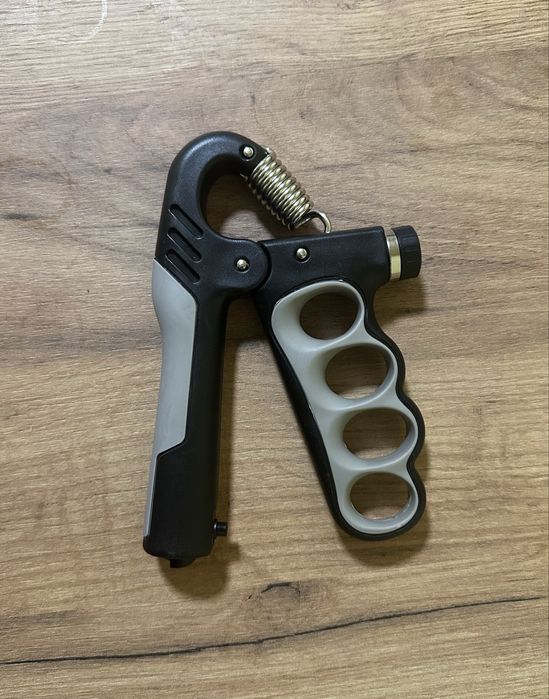 Тренажор за сила на захвата 5-100 кг с механично броенe