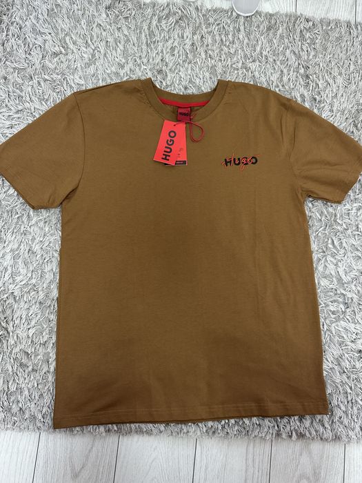 Tricou Hugo maro