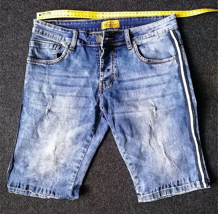 Pantaloni scurti