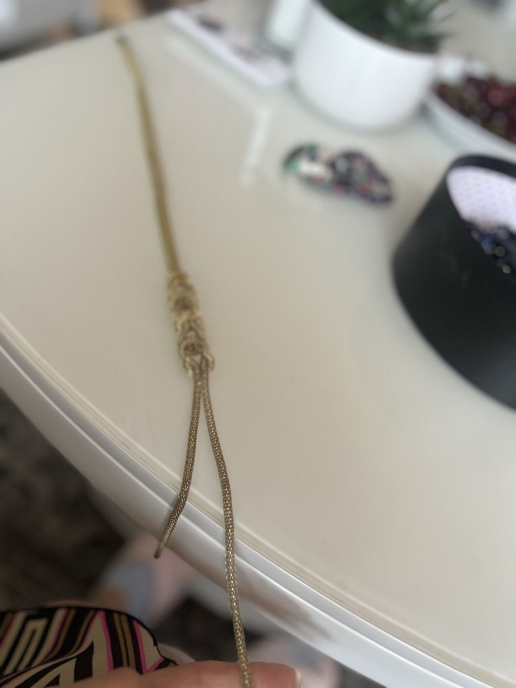 Страхорни колиета на Zara and H&M
