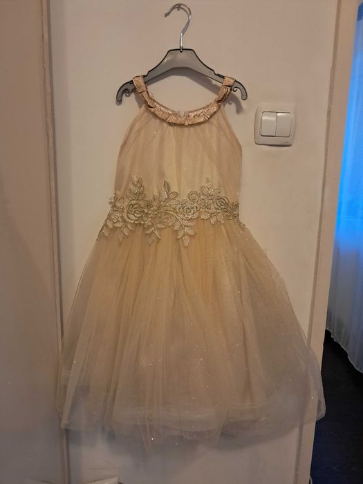 Rochiță elegantă aurie cu motive brodate, 8-9 ani