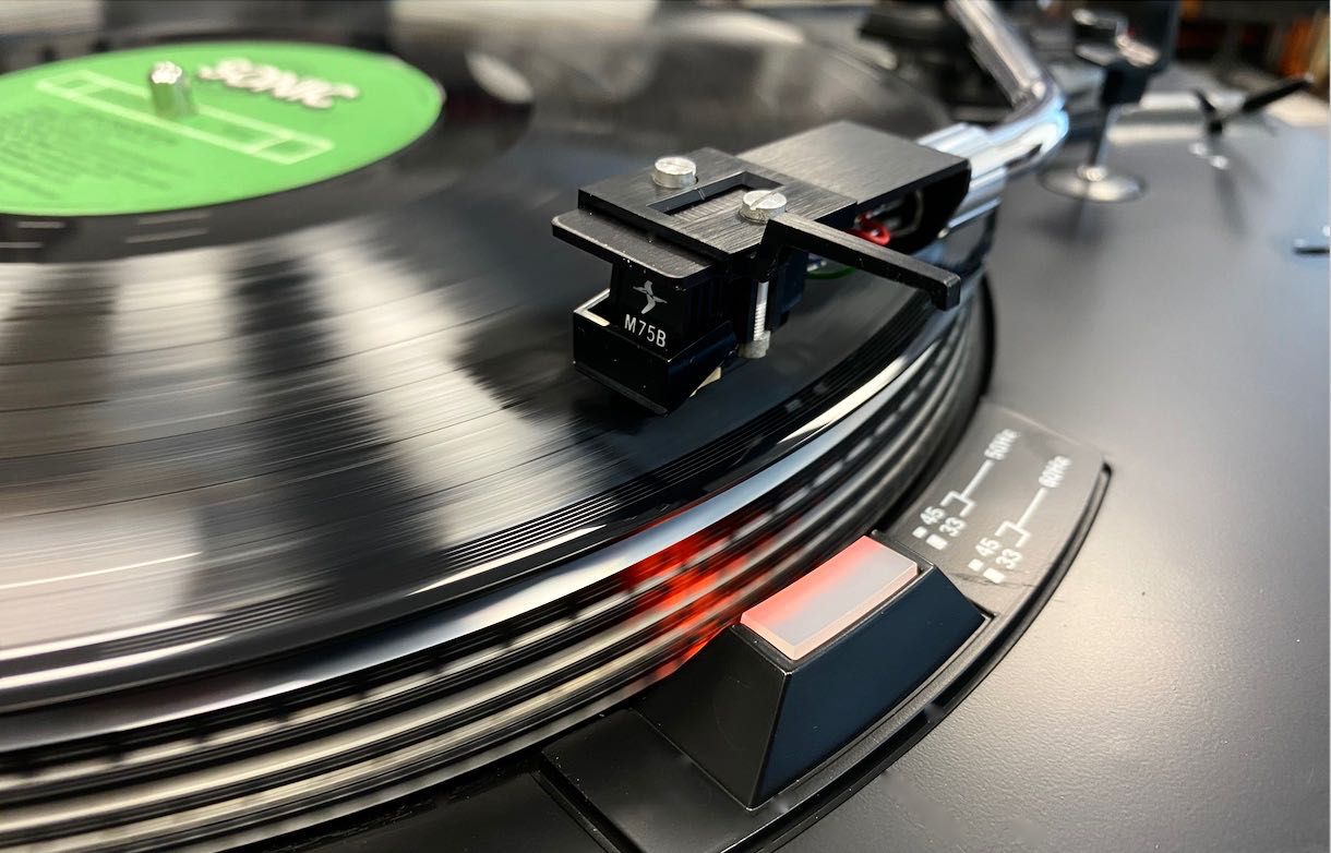 Super HiFi грамофон Grundig