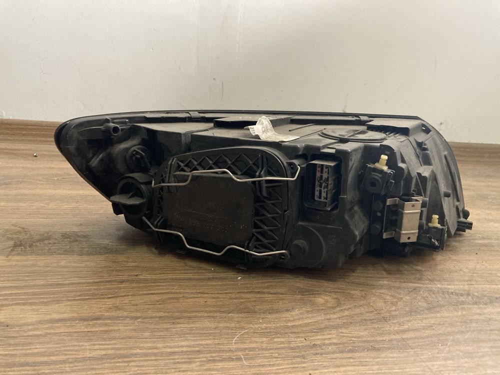 Ляв фар за Volvo V50 / Волво В50 2011г