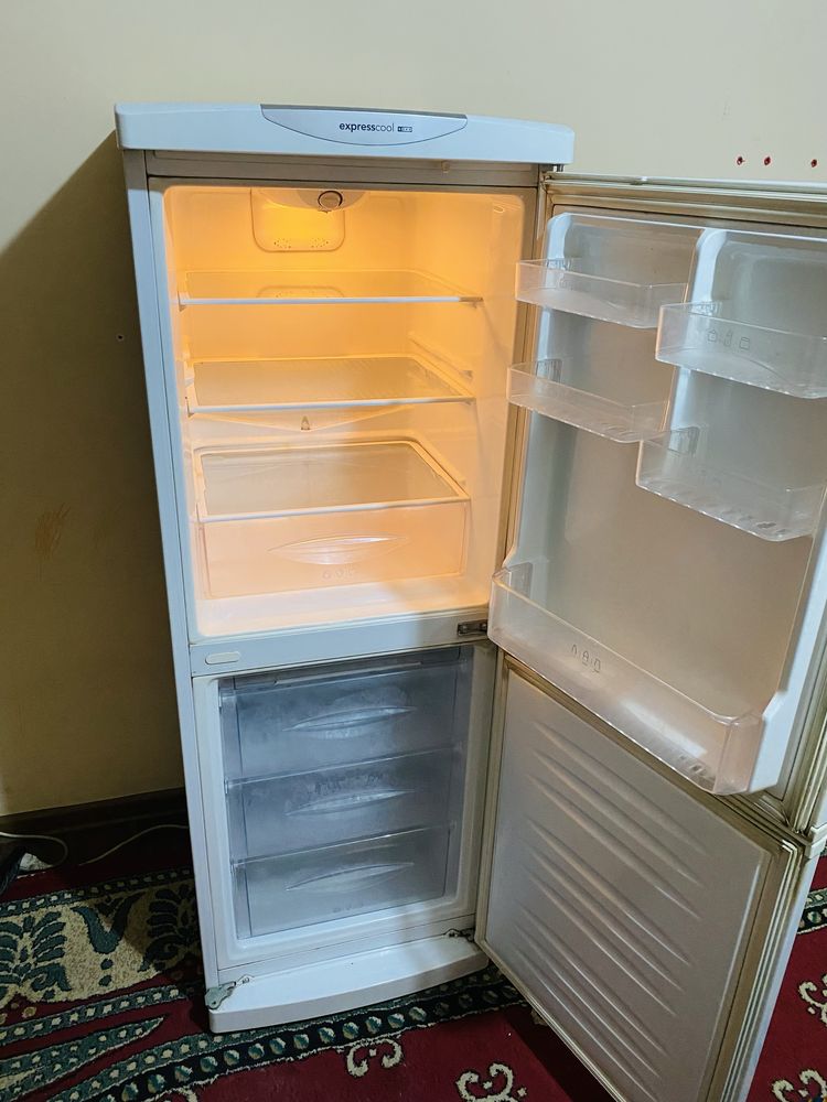 Холодильник сотилади LG