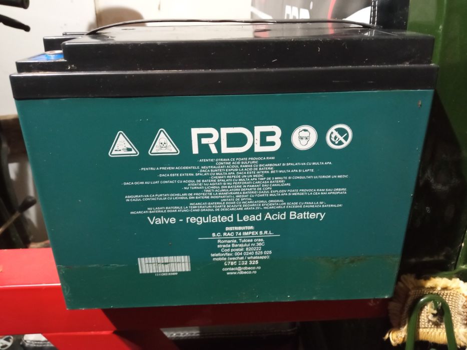 Vând sau schimb bateri pentru triciclu electric folosite 3 luni jumate