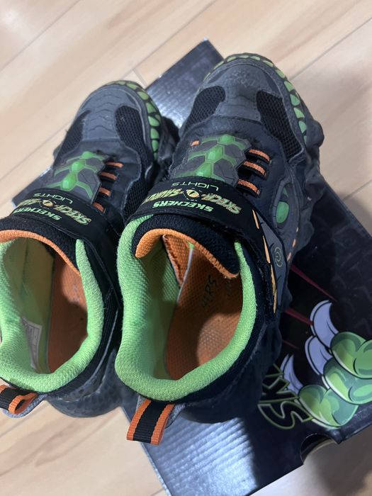 Детски обувки за момче  Skechers, състояние 9/10.