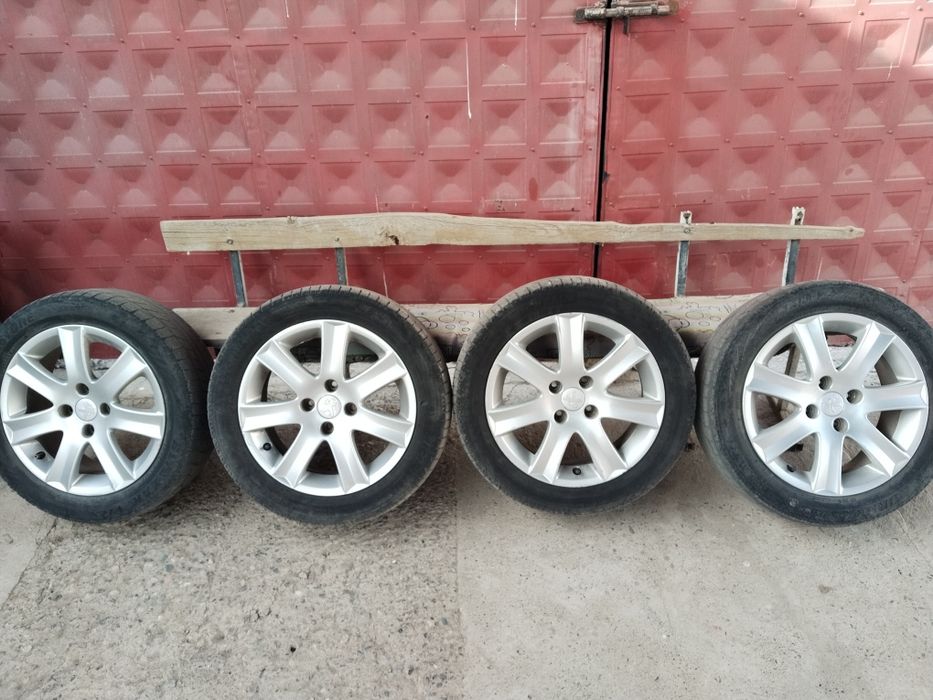 Продам шины для пежо 301