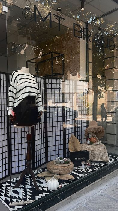 Дамски дрехи на едро