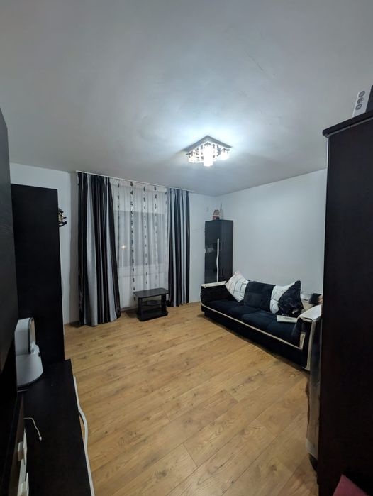 Închiriez garsonieră Cristalului