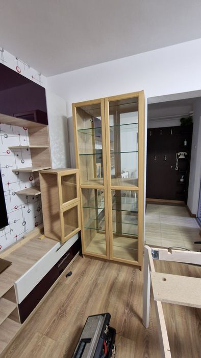 Vitrina lemn impecabila