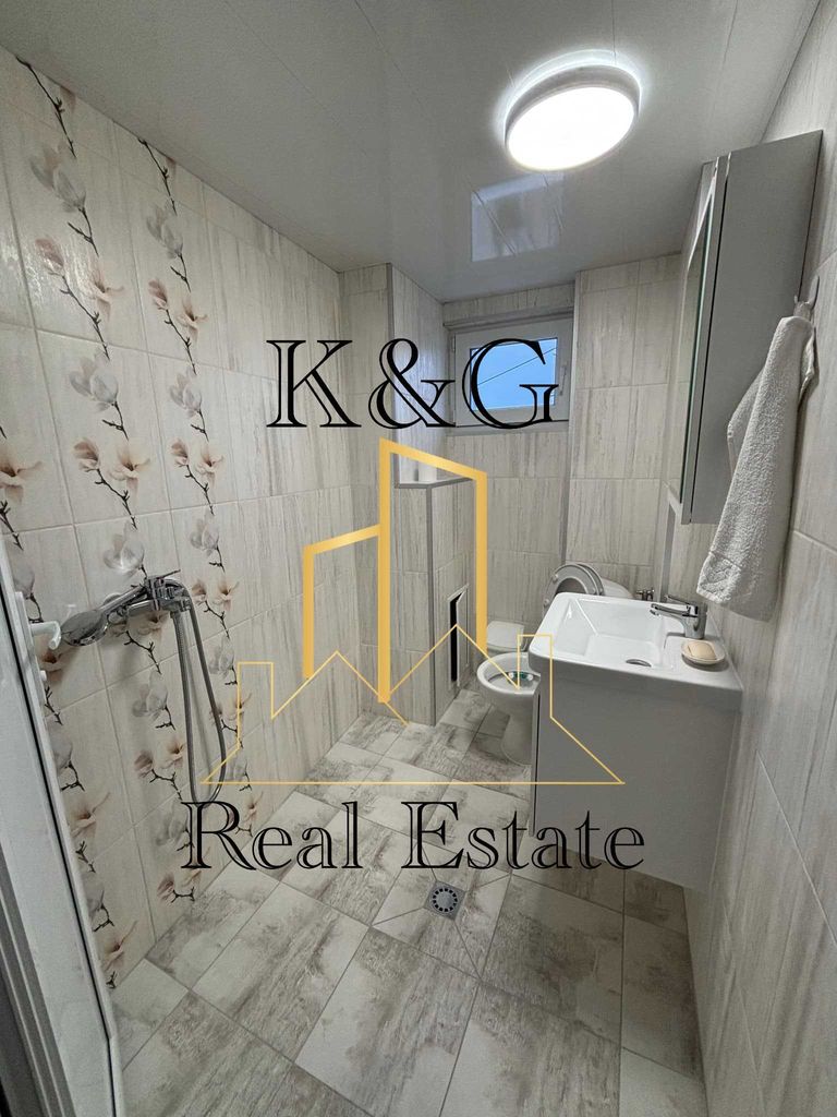 Продава се Едностаен апартамент в Разград, Варош - 25 кв.м за 2040 €/кв.м - Снимка #2