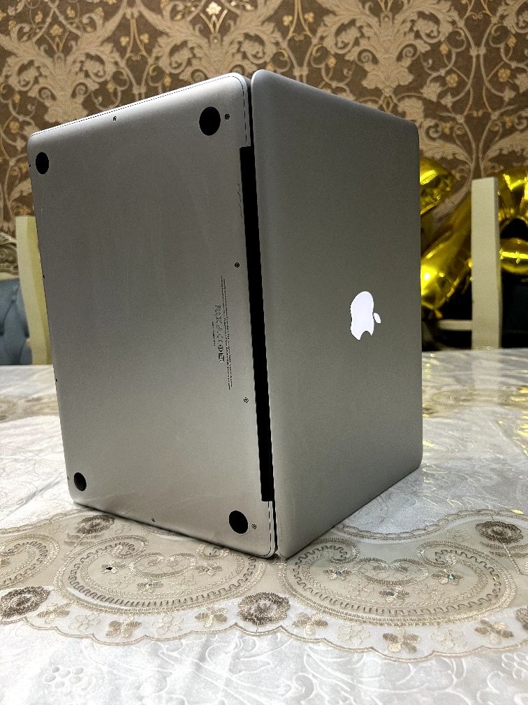 Macbook Pro 13inch. Mid 2012. Intel core I5. SSD512. Ozu 6Gb