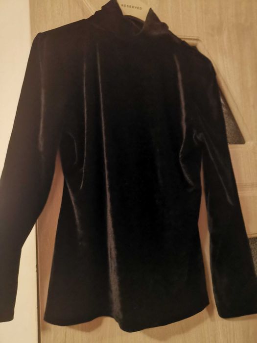 Bluza catifea cu guler inalt