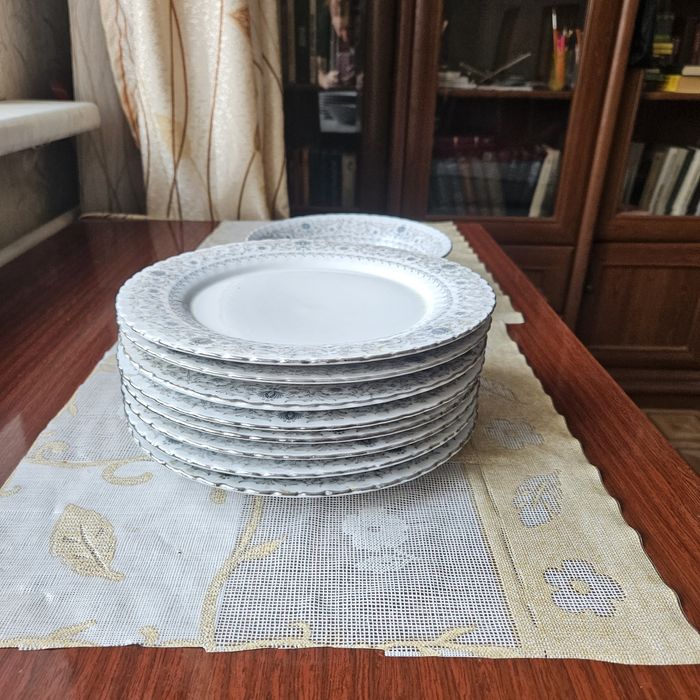 Набор больших тарелок и салатник