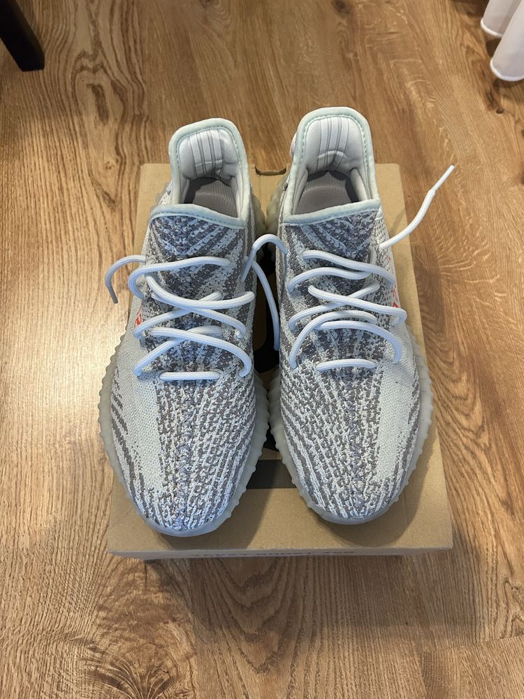 Vând Yeezy blue tint