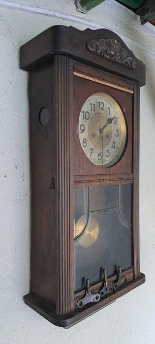 - Ceas vechi cu pendula -