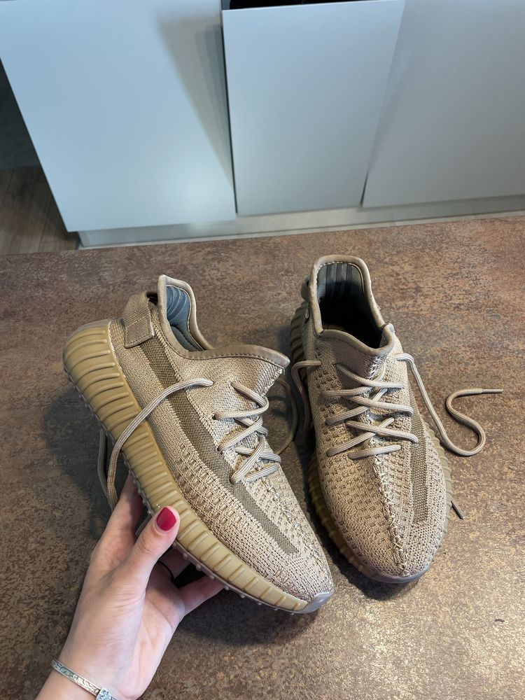 Adidasi Yeezy Boost marimea 38 bej