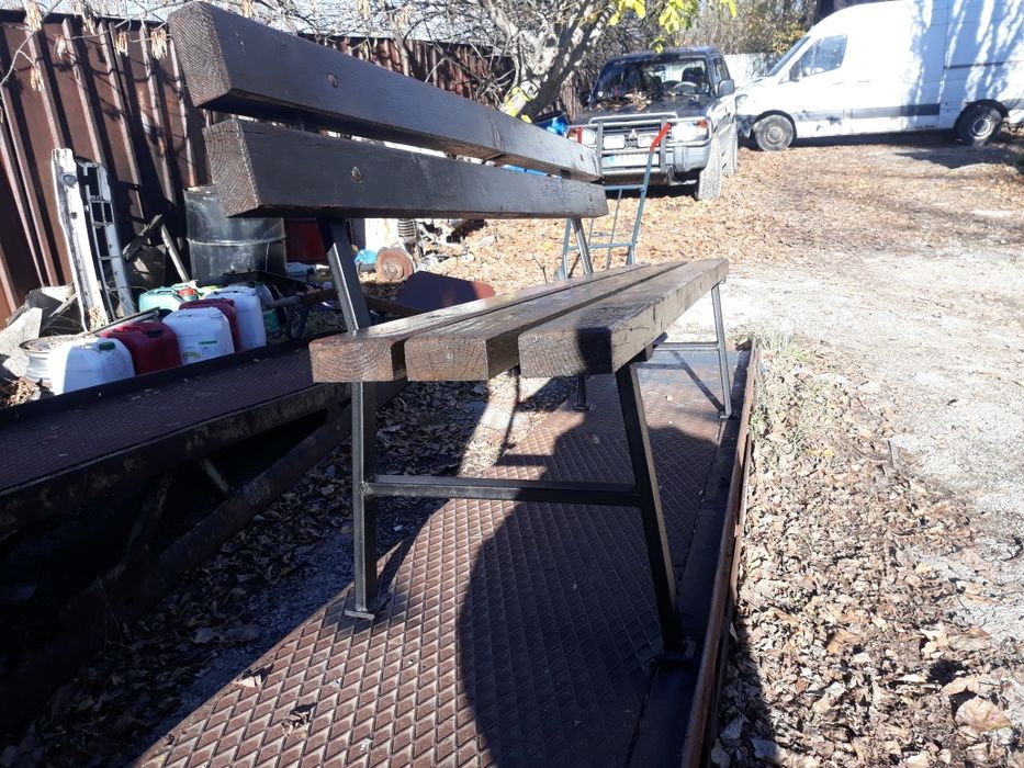 Продавам нова градинска пейка