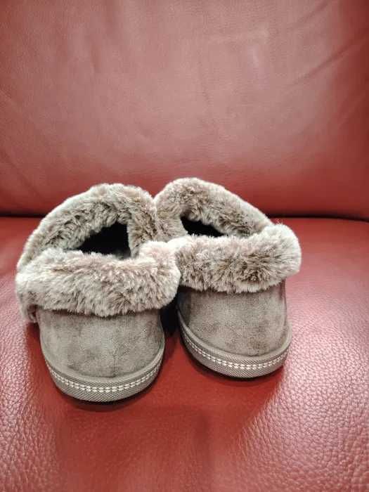 Skechers Papuci de Casă-Noi 39