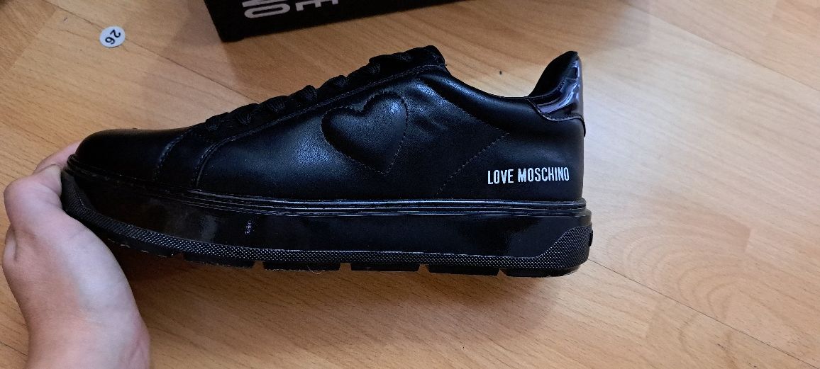 Love moschino 40ти номер нови