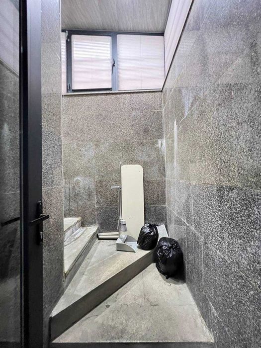 Улица Паркентская.2линия.Продам  офис 48кв.м. с арендатором за 600у.е.